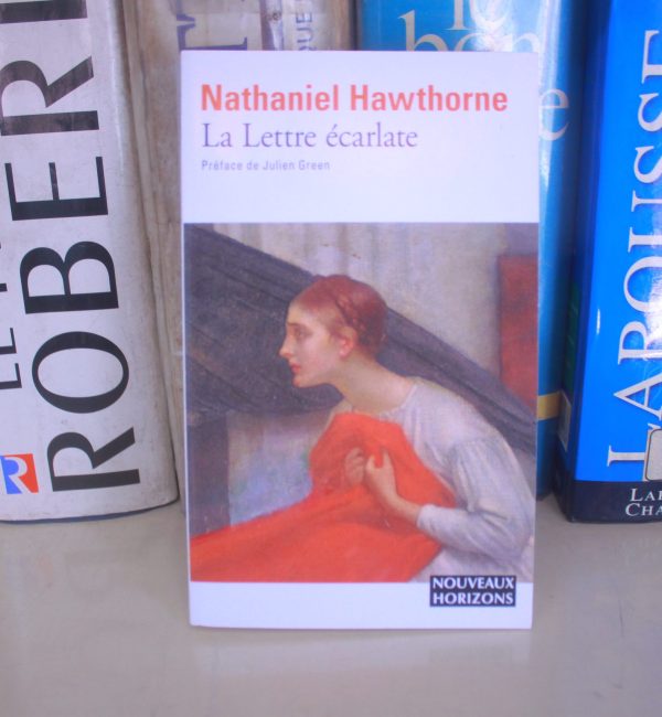 Découvrez ce roman : La Lettre Ecarlate de Nathaniel Hawthorne. Une préface de Julien Green. Histoire de Hester dont son mari est porté disparu. Elle est mise au pilori pour avoir commis l’adultère. Condamnée par la colonie puritaine à porter sur la poitrine une écarlate jusqu’à la fin de ses jours, elle part vivre au périphérique de la ville seule avec sa fille, refusant de livrer le nom de son amant. Faites vos achats en ligne sur www.librairiespaulines.com soit Par un contact direct sur WhatsApp : +243 858 705 289. Le paiement se fait via le Site E-commerce ou de façon directe sur : M-Pesa : +243 810945029 Airtel-Money : +243 998821570 Contactez-nous sur : WhatsApp : +243858705289 Et sur d'autres comptes : Facebook : Librairies Paulines Rdc Twitter : Librairies Paulines Rdc Instagram : Librairies Paulines Rdc YouTube : Librairies paulines Rdc Site : www.librairiespaulines.com Equipe administrative Librairies Paulines RDC en ligne
