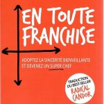 Adopter la sincérité bienveillante et devenez un super chef Responsable en vue chez google puis chez apple, Kim Scott nous invite à repenser nos postures managériales grâces à la sincérité bienveillante. Ce concept permet au manager d'instaurer la confiance nécessaire pour pouvoir, en toute franchise, guider des collaborateurs dans leur travail afin qu'ils s'accomplissent et obtiennent de meilleurs résultats. Un livre foisonnant d'exemples drôles et pertinents, malin, rythmé et invitant à l'action.